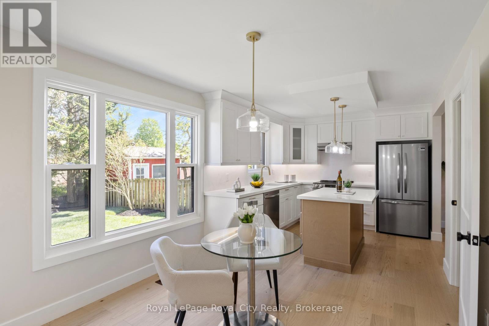 












92 SCENIC WOOD CRESCENT

,
Kitchener,




Ontario
N2A3N6


