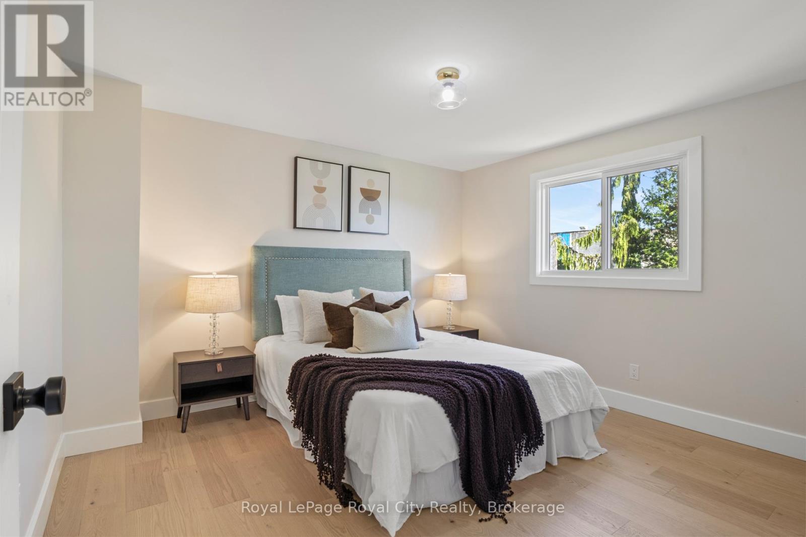 












92 SCENIC WOOD CRESCENT

,
Kitchener,




Ontario
N2A3N6

