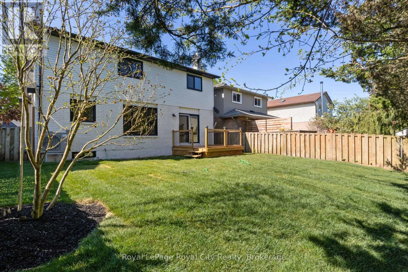 












92 SCENIC WOOD CRESCENT

,
Kitchener,




Ontario
N2A3N6

