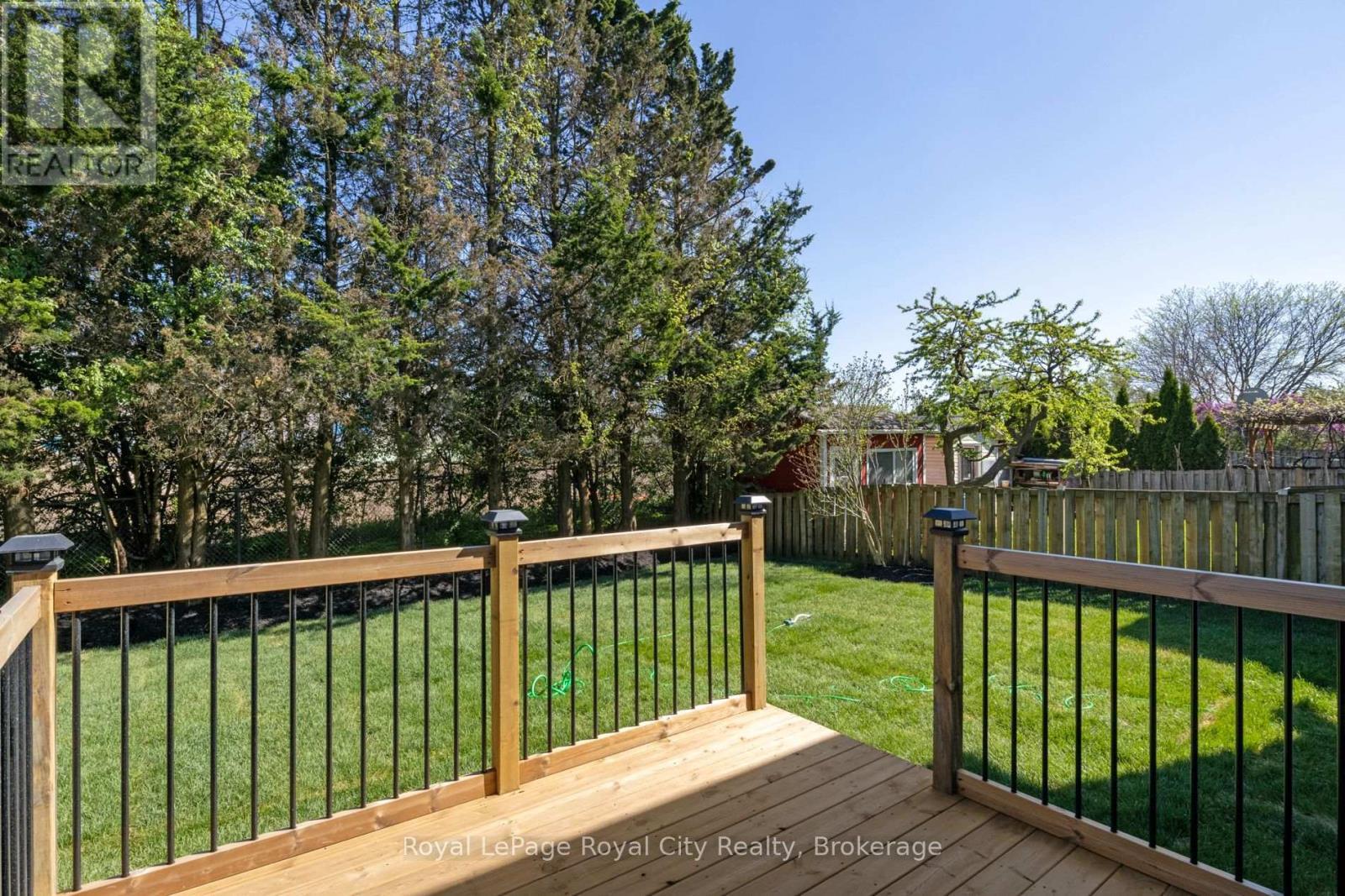 












92 SCENIC WOOD CRESCENT

,
Kitchener,




Ontario
N2A3N6

