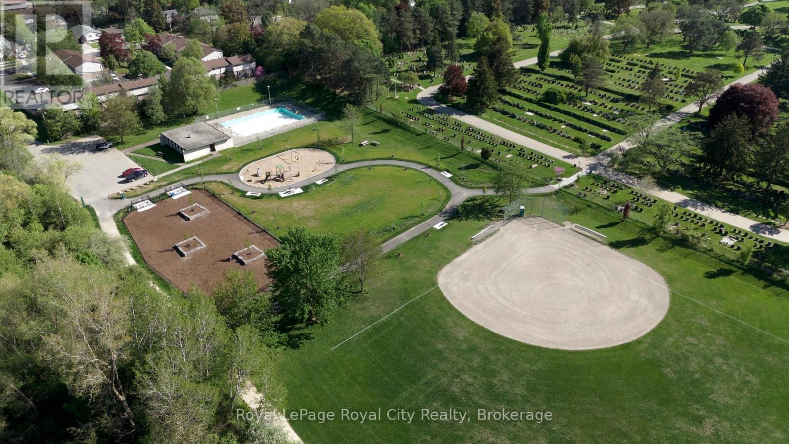 












92 SCENIC WOOD CRESCENT

,
Kitchener,




Ontario
N2A3N6

