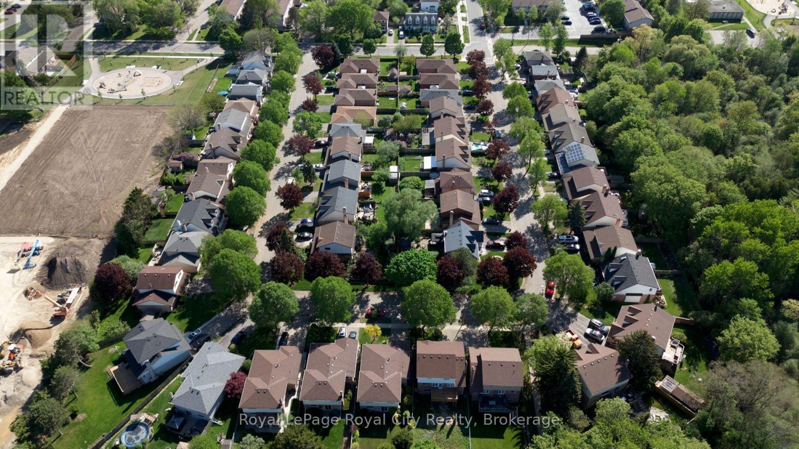 












92 SCENIC WOOD CRESCENT

,
Kitchener,




Ontario
N2A3N6


