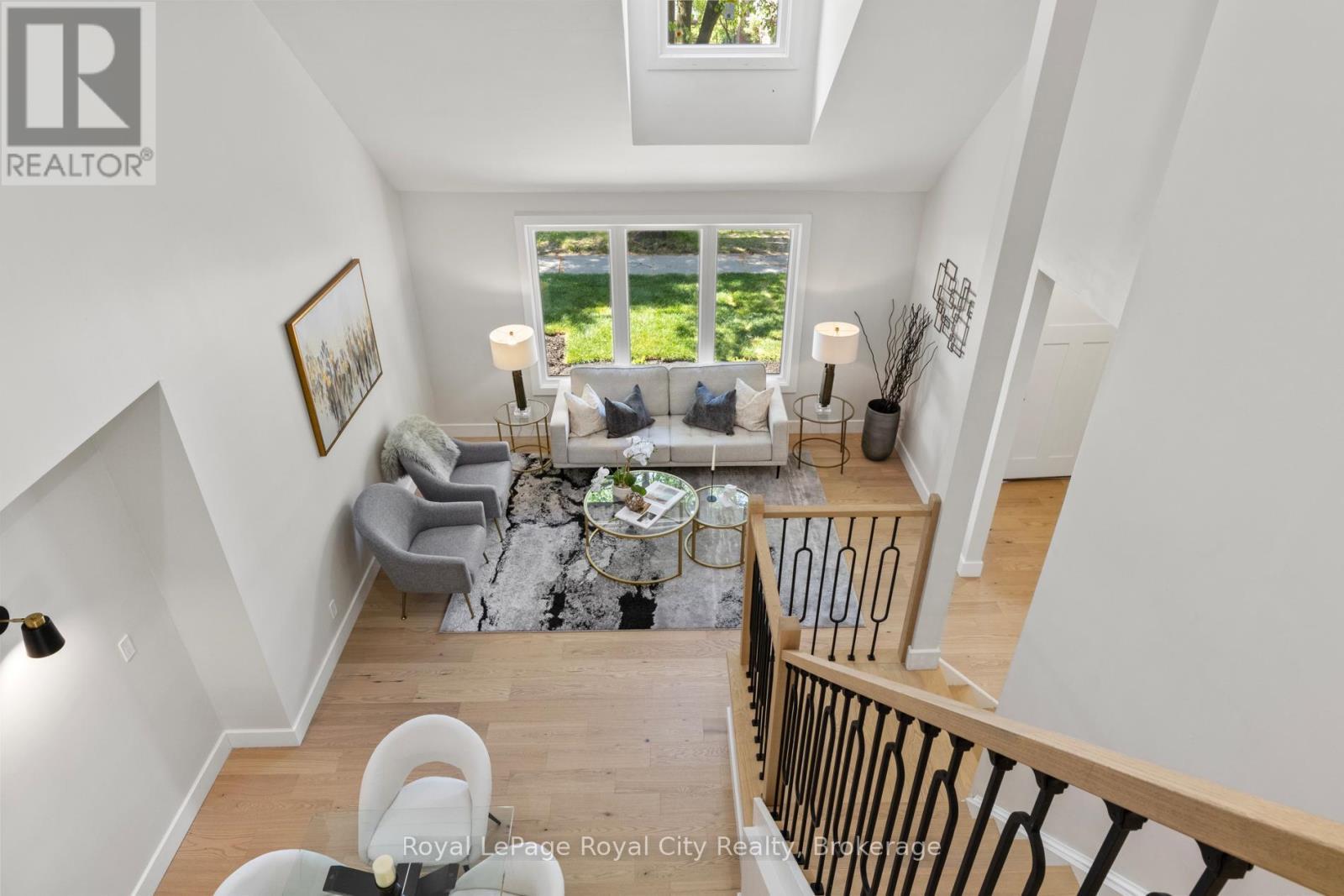 












92 SCENIC WOOD CRESCENT

,
Kitchener,




Ontario
N2A3N6

