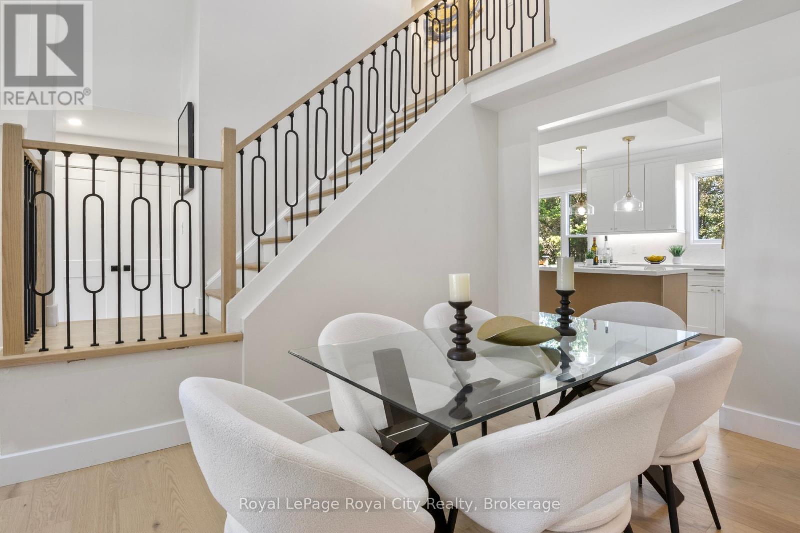 












92 SCENIC WOOD CRESCENT

,
Kitchener,




Ontario
N2A3N6

