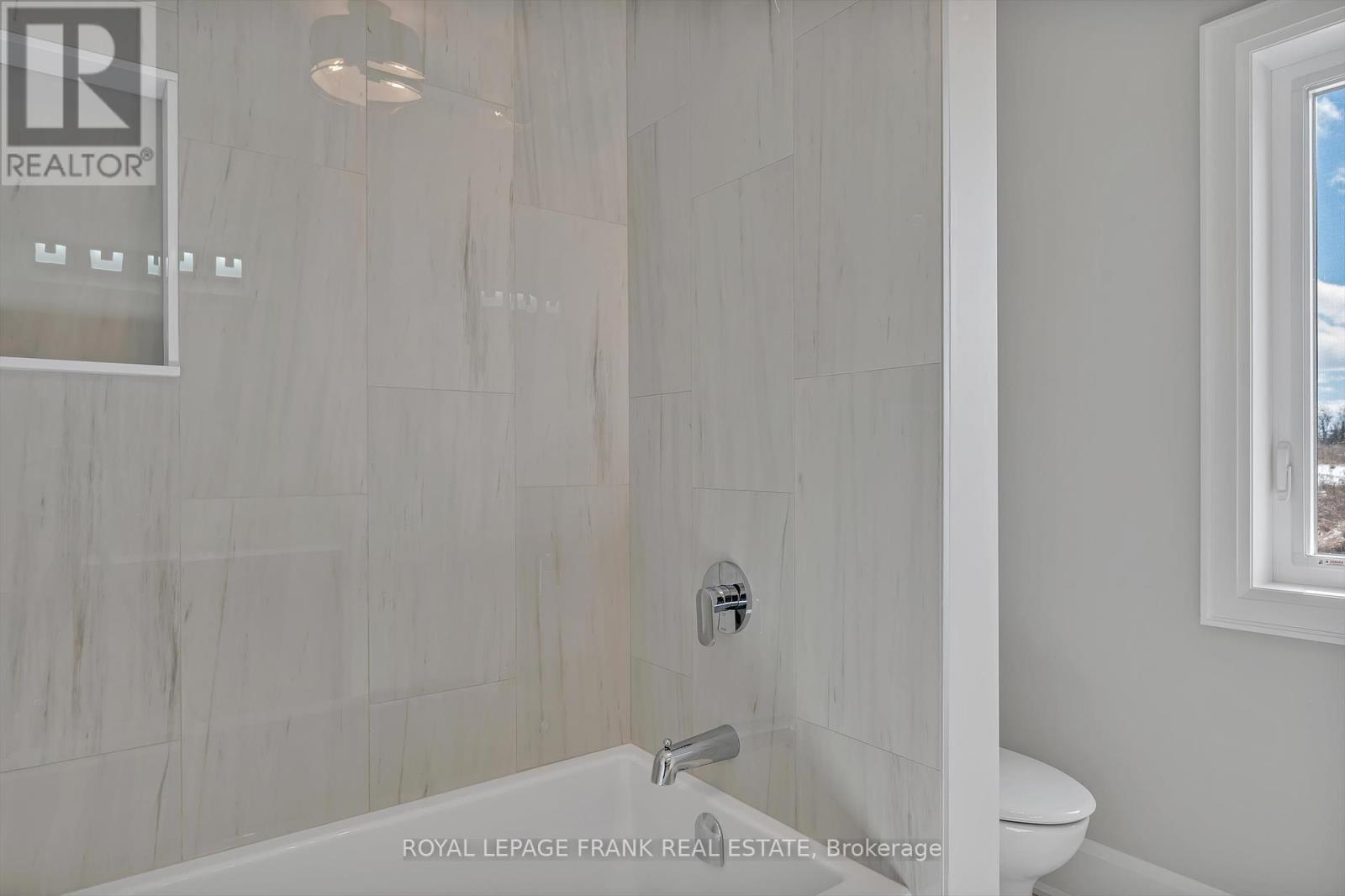 












7 NIPIGON STREET

,
Kawartha Lakes (Verulam),




Ontario
K0M1N0

