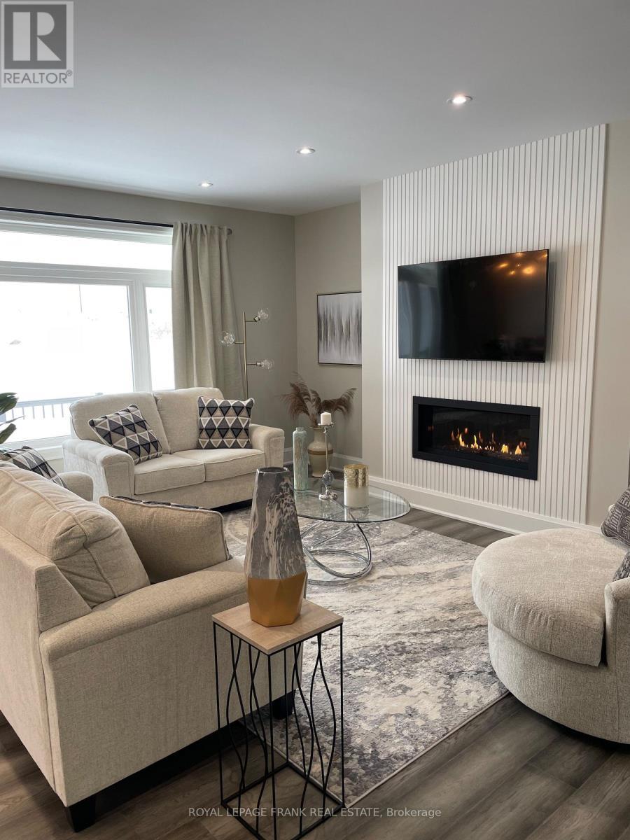 












7 NIPIGON STREET

,
Kawartha Lakes (Verulam),




Ontario
K0M1N0

