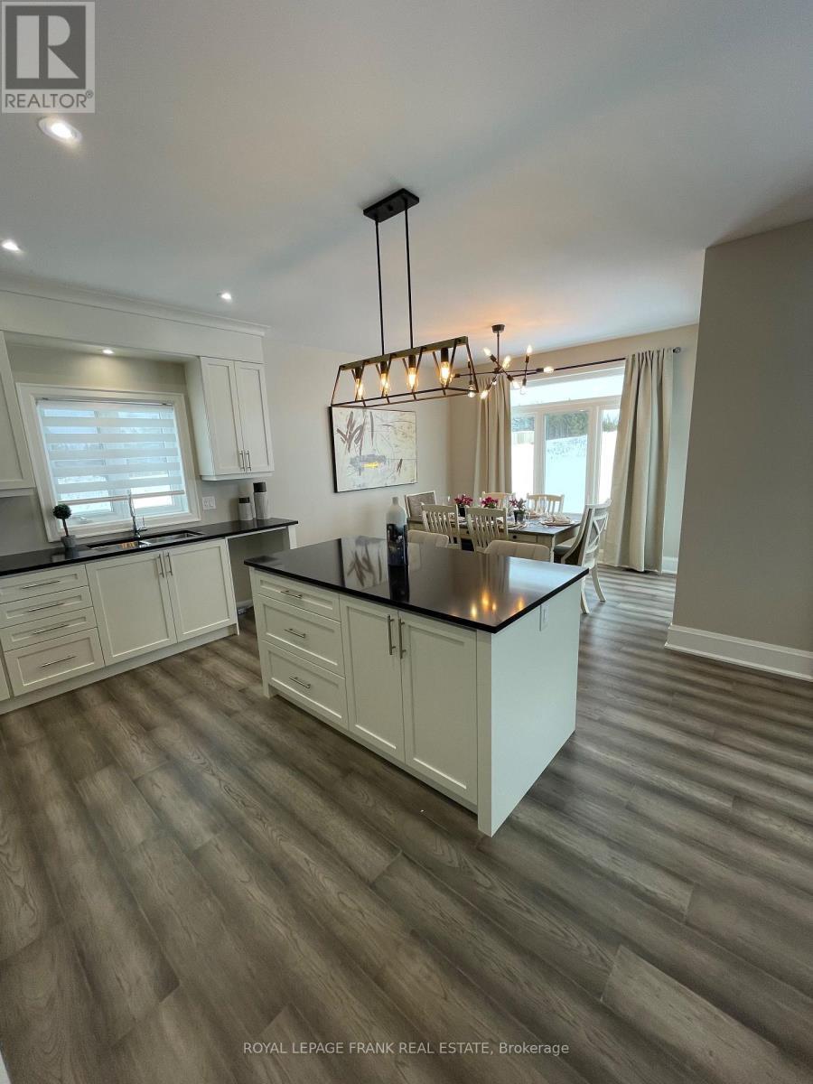 












7 NIPIGON STREET

,
Kawartha Lakes (Verulam),




Ontario
K0M1N0

