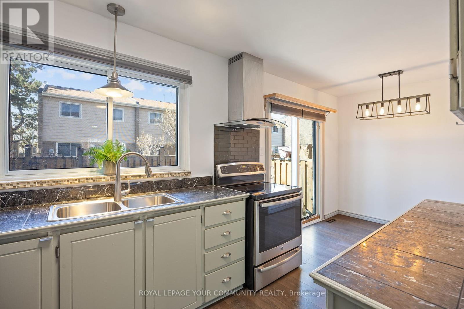 












39 - 1020 CENTRAL PARK DRIVE

,
Brampton,




Ontario
L6S3J5

