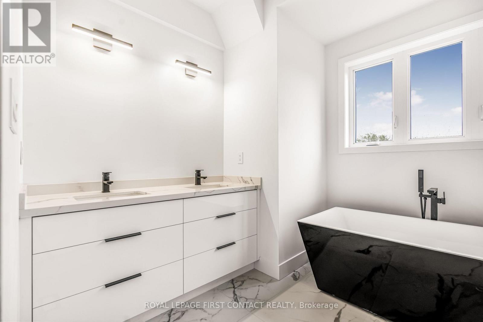 












22 ALDERWOOD LANE

,
Barrie,




Ontario
L4N3J2

