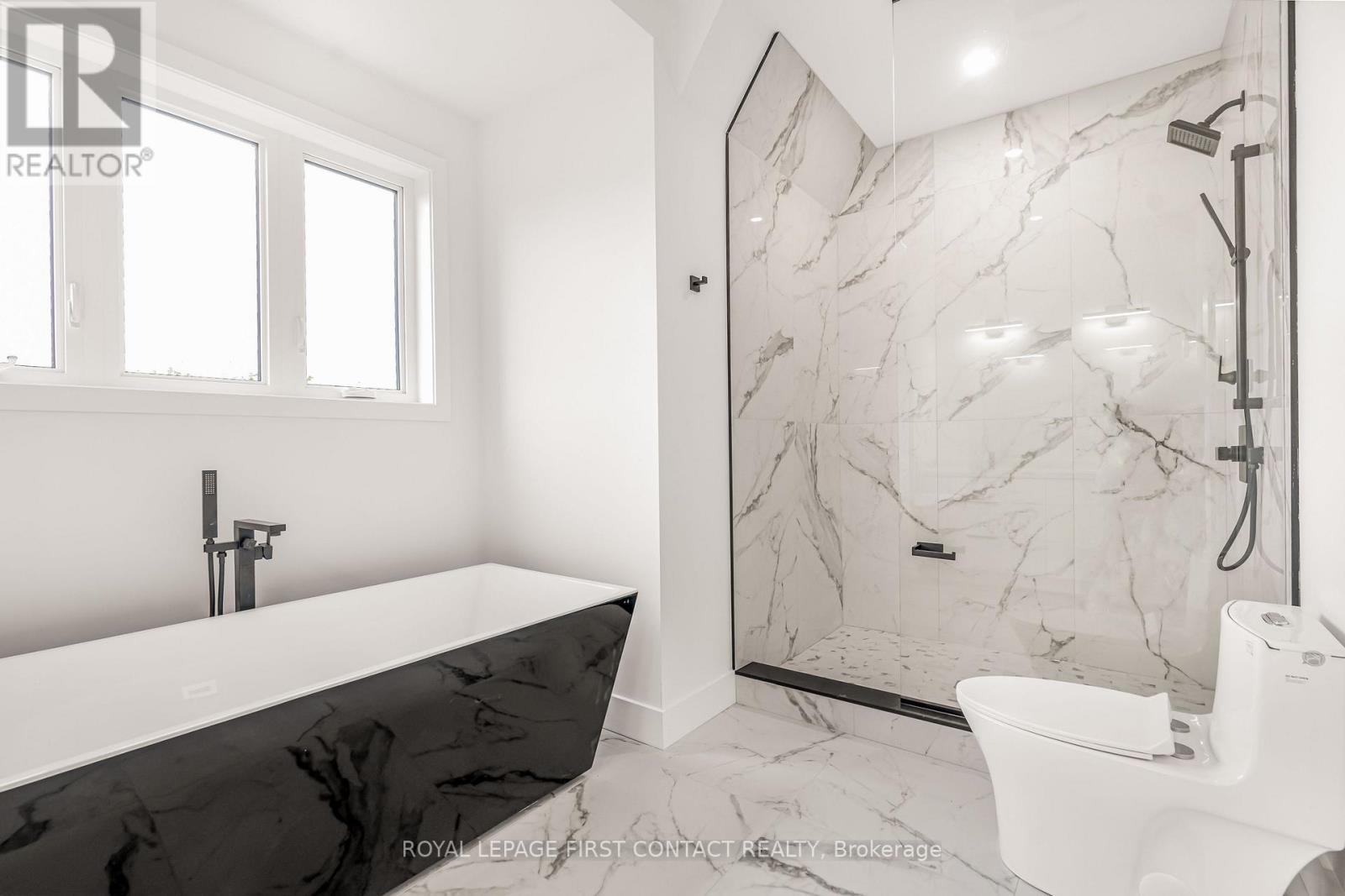 












22 ALDERWOOD LANE

,
Barrie,




Ontario
L4N3J2

