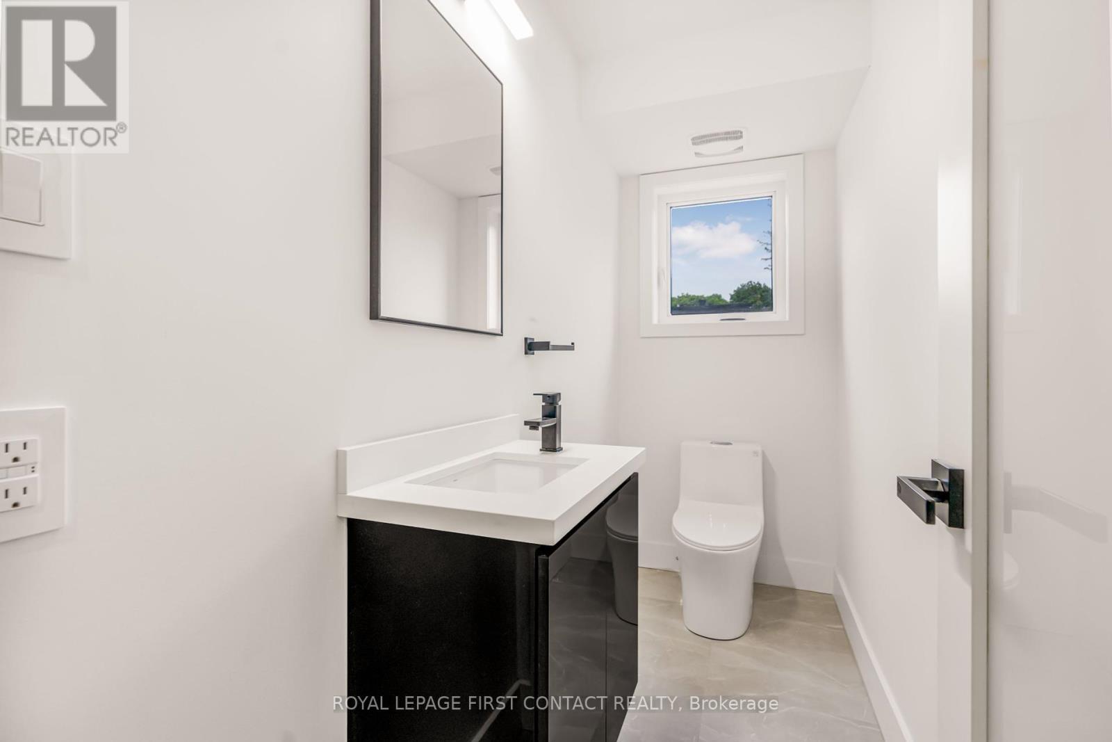 












22 ALDERWOOD LANE

,
Barrie,




Ontario
L4N3J2

