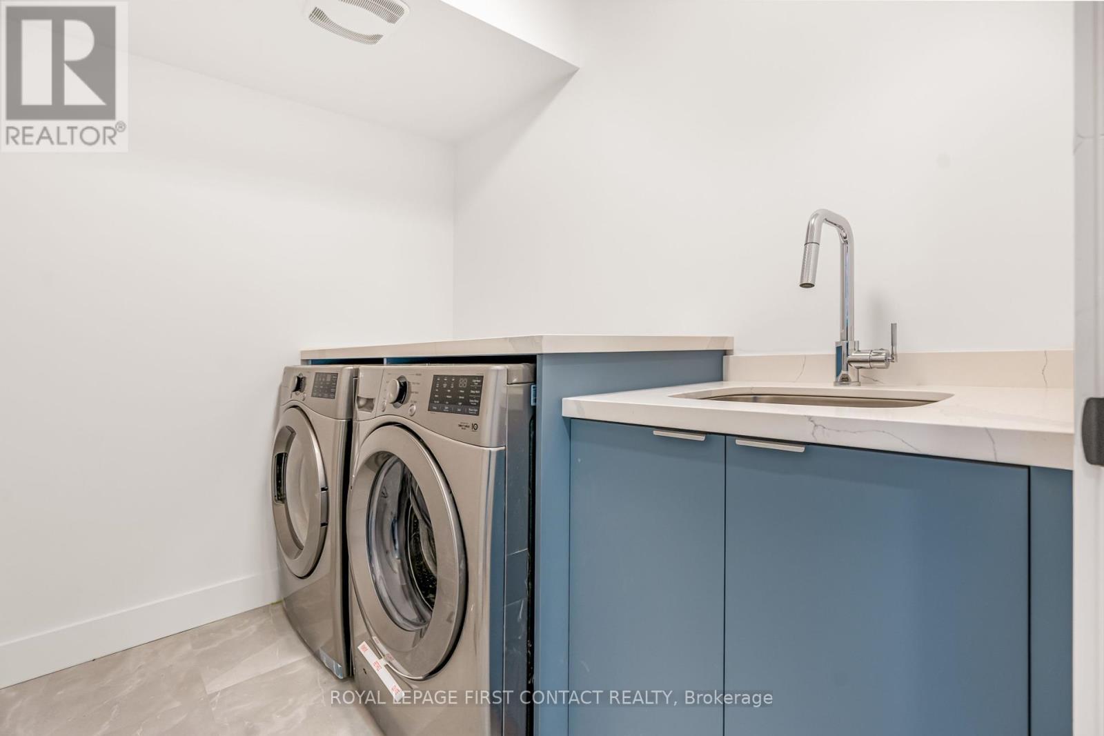 












22 ALDERWOOD LANE

,
Barrie,




Ontario
L4N3J2

