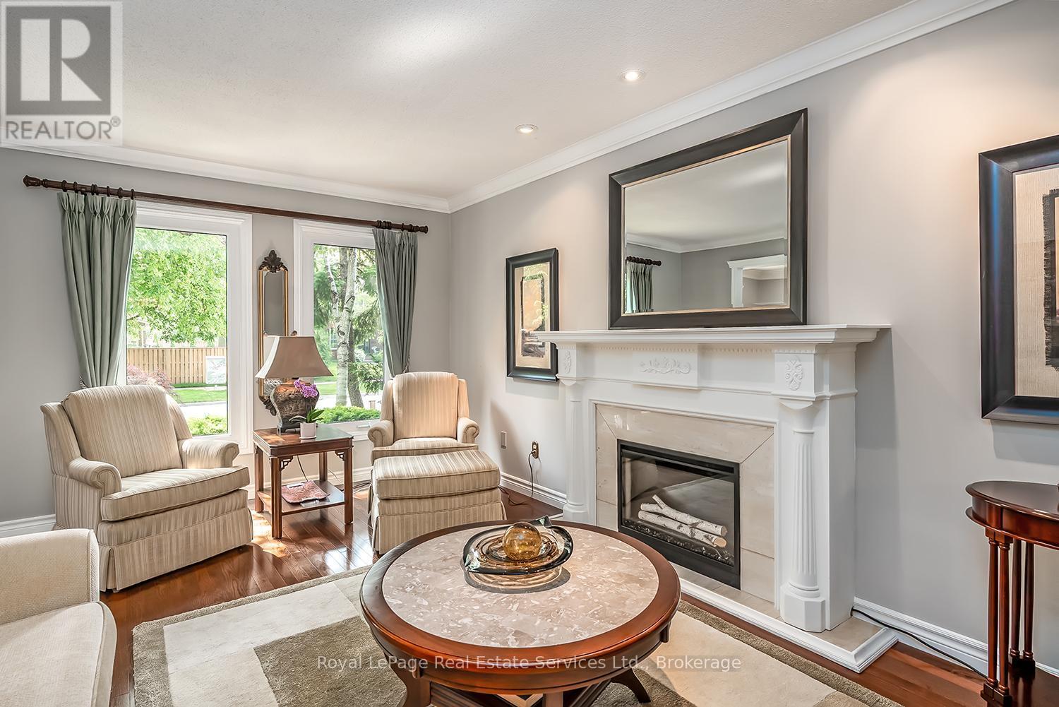 












435 LINDEN LANE

,
Oakville (FA Falgarwood),




Ontario
L6H3K2

