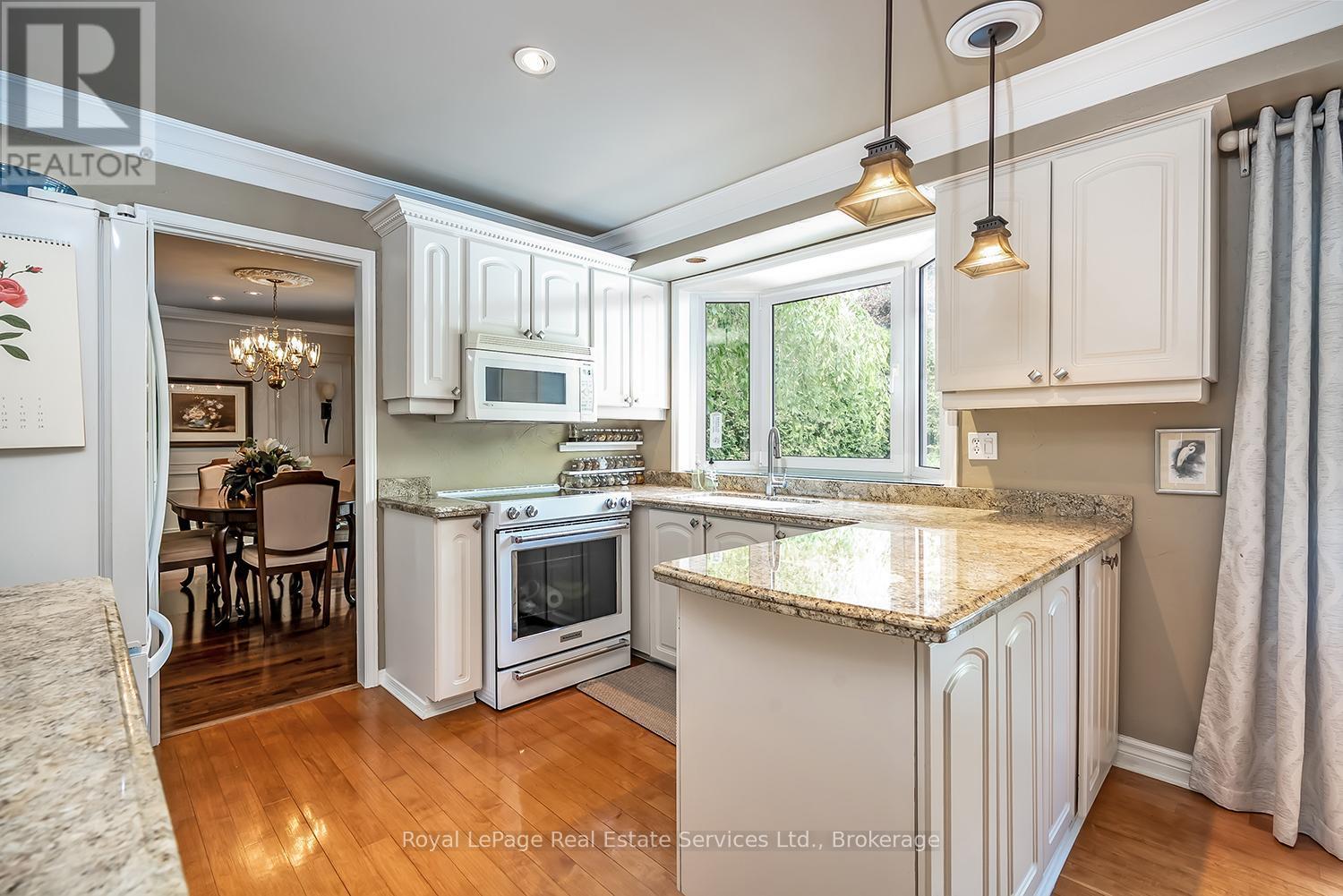 












435 LINDEN LANE

,
Oakville (FA Falgarwood),




Ontario
L6H3K2

