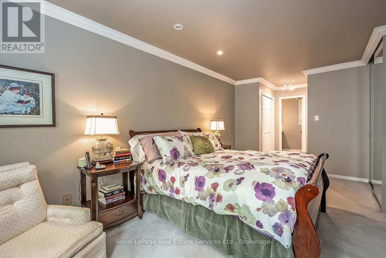 












435 LINDEN LANE

,
Oakville (FA Falgarwood),




Ontario
L6H3K2

