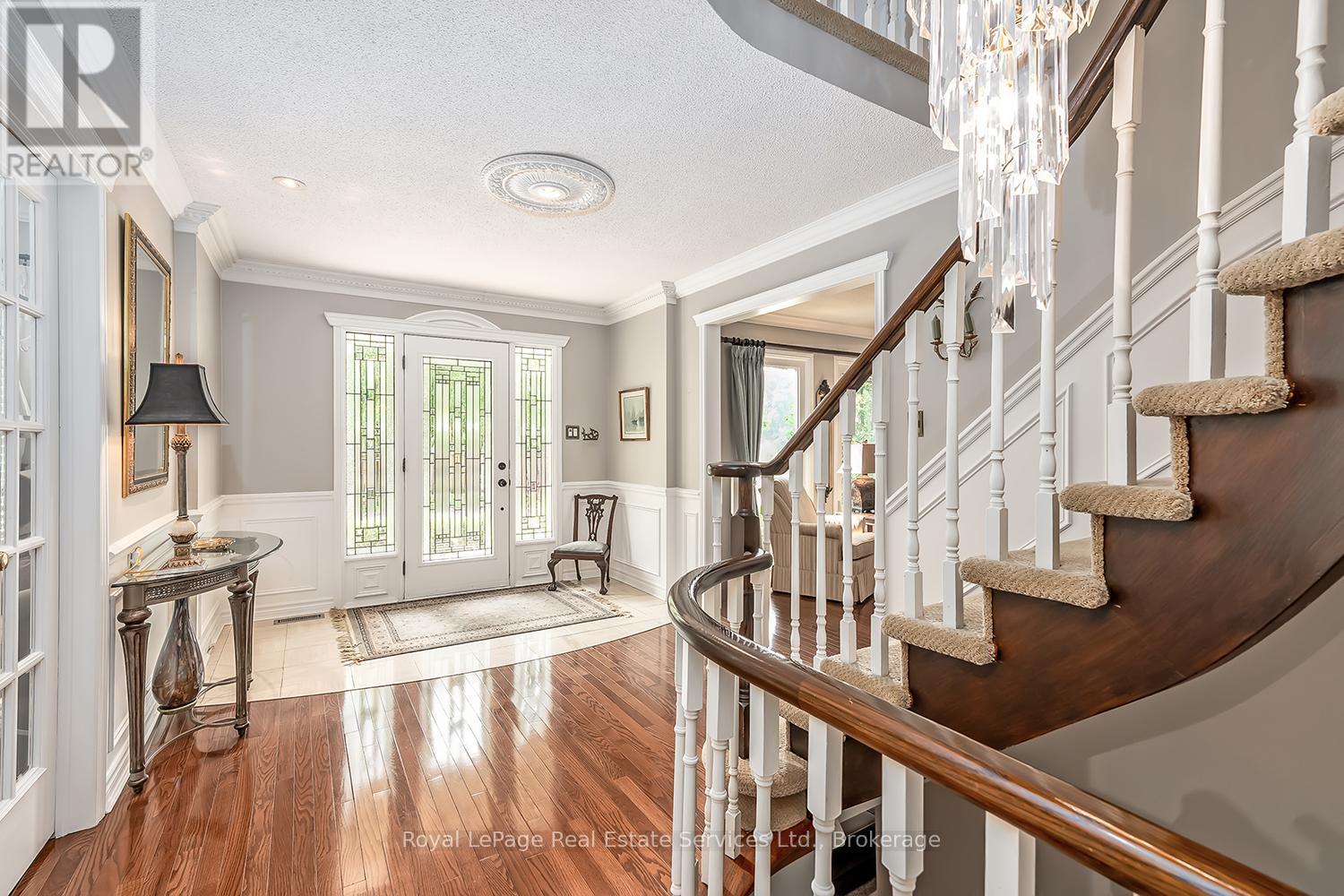 












435 LINDEN LANE

,
Oakville (FA Falgarwood),




Ontario
L6H3K2

