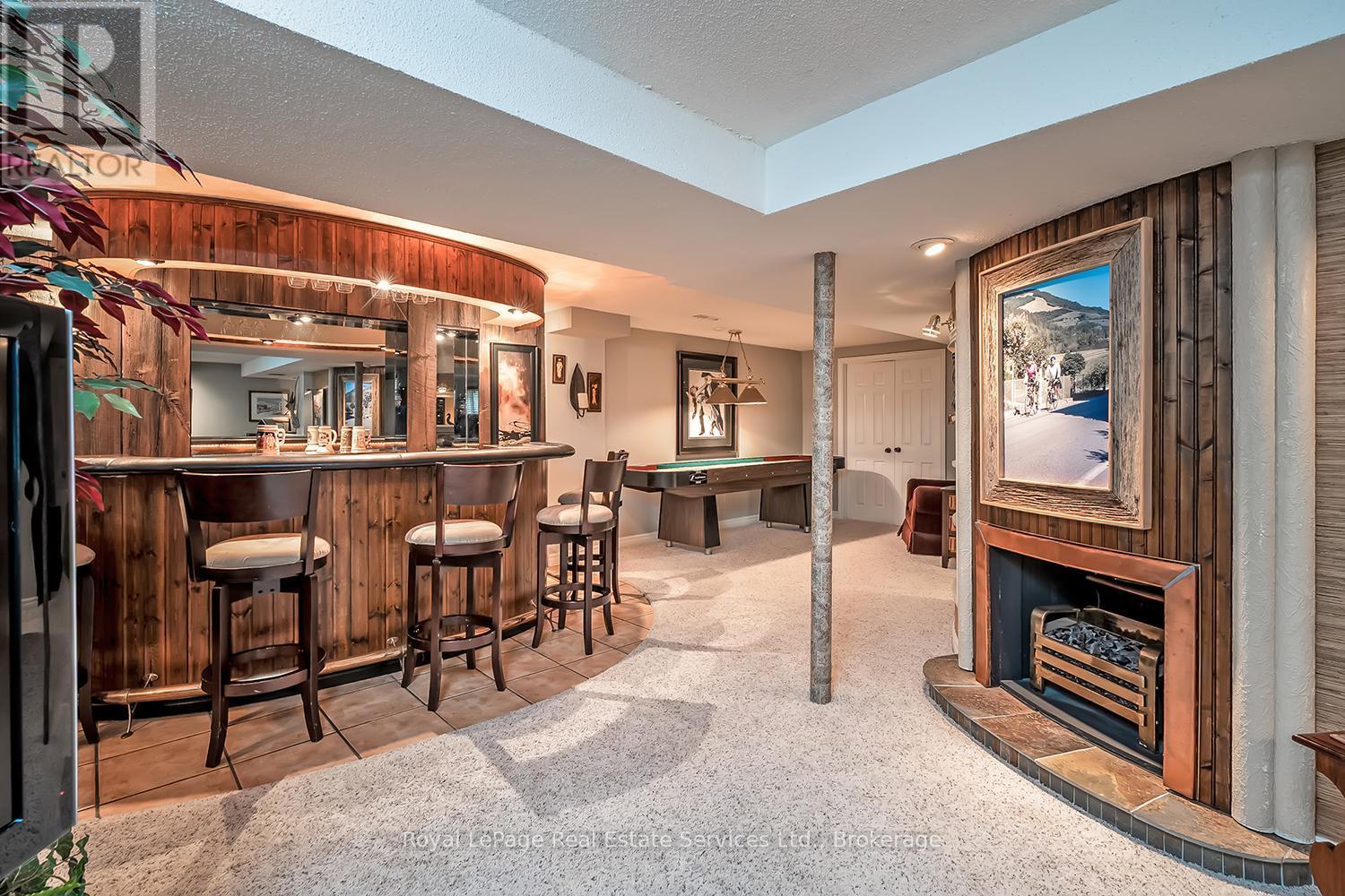 












435 LINDEN LANE

,
Oakville (FA Falgarwood),




Ontario
L6H3K2

