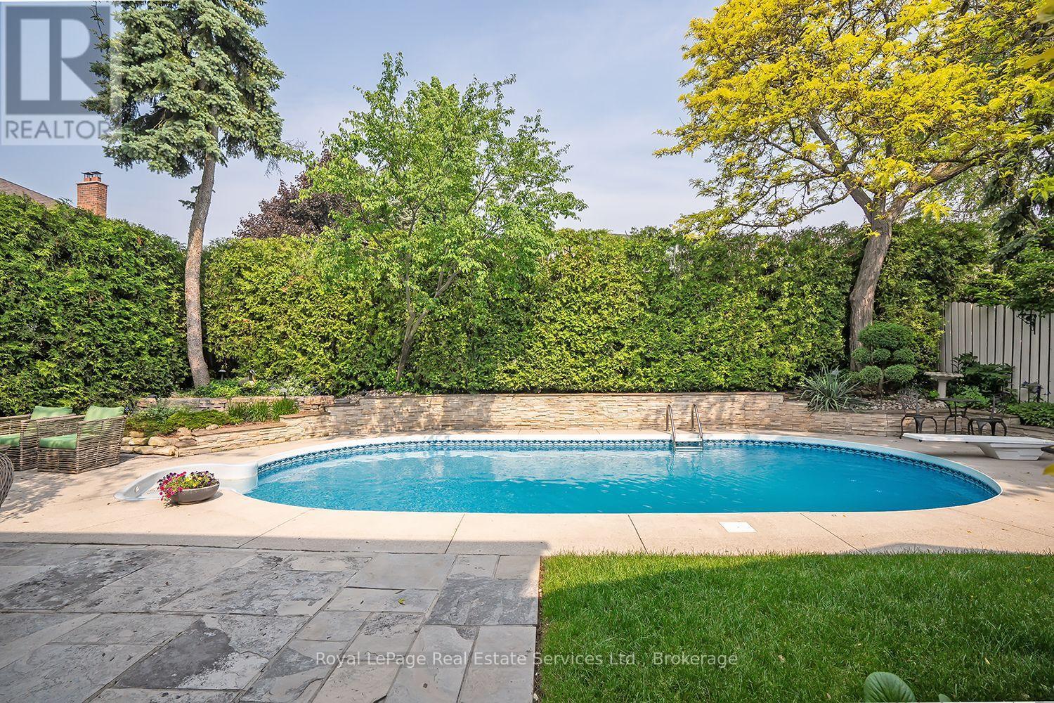 












435 LINDEN LANE

,
Oakville (FA Falgarwood),




Ontario
L6H3K2

