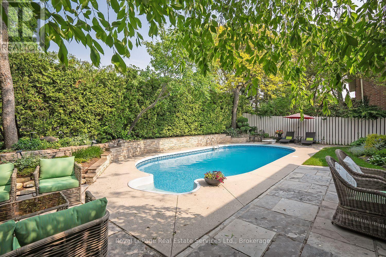 












435 LINDEN LANE

,
Oakville (FA Falgarwood),




Ontario
L6H3K2

