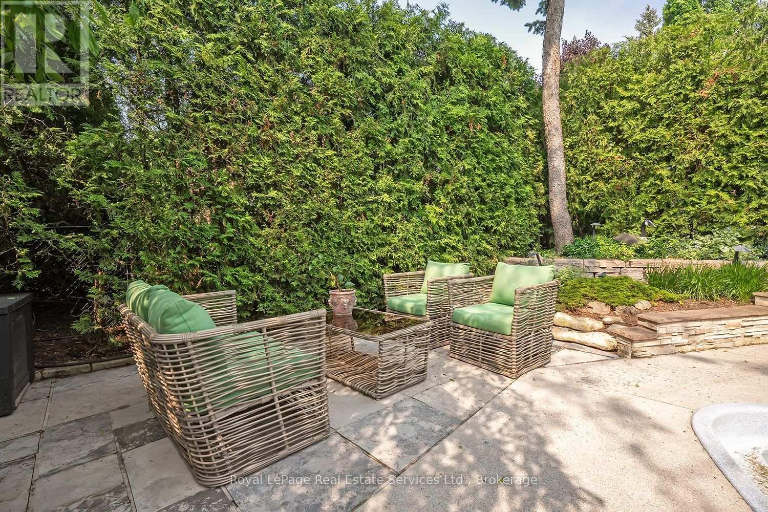 












435 LINDEN LANE

,
Oakville (FA Falgarwood),




Ontario
L6H3K2

