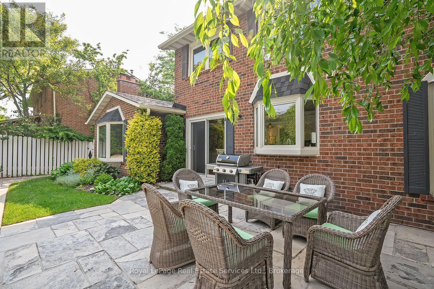 












435 LINDEN LANE

,
Oakville (FA Falgarwood),




Ontario
L6H3K2

