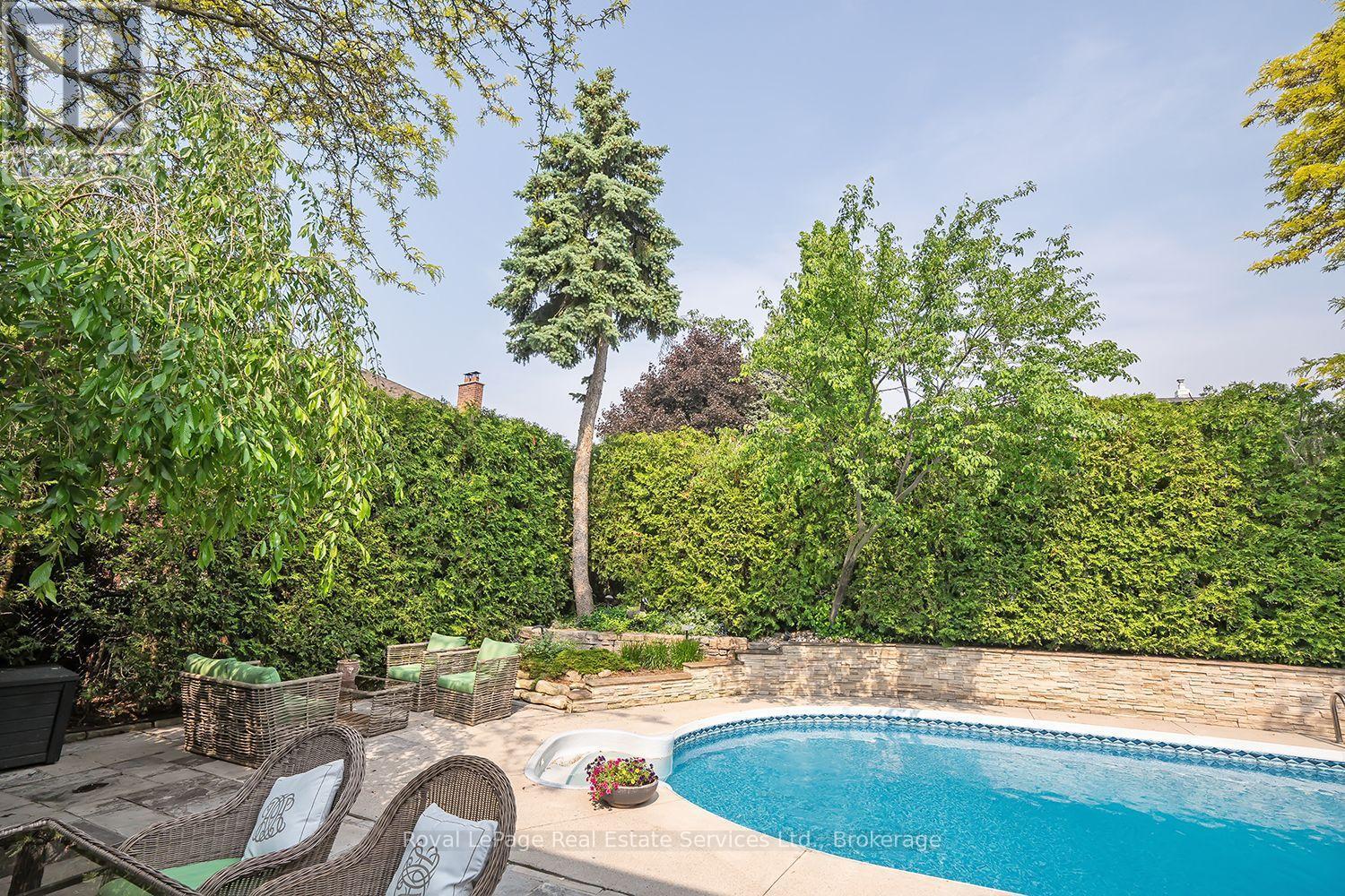 












435 LINDEN LANE

,
Oakville (FA Falgarwood),




Ontario
L6H3K2

