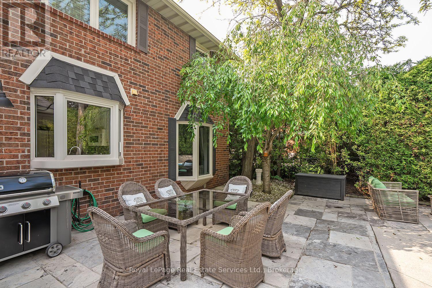 












435 LINDEN LANE

,
Oakville (FA Falgarwood),




Ontario
L6H3K2

