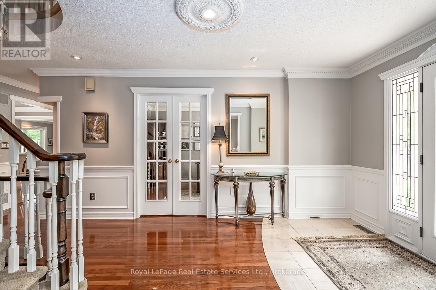 












435 LINDEN LANE

,
Oakville (FA Falgarwood),




Ontario
L6H3K2

