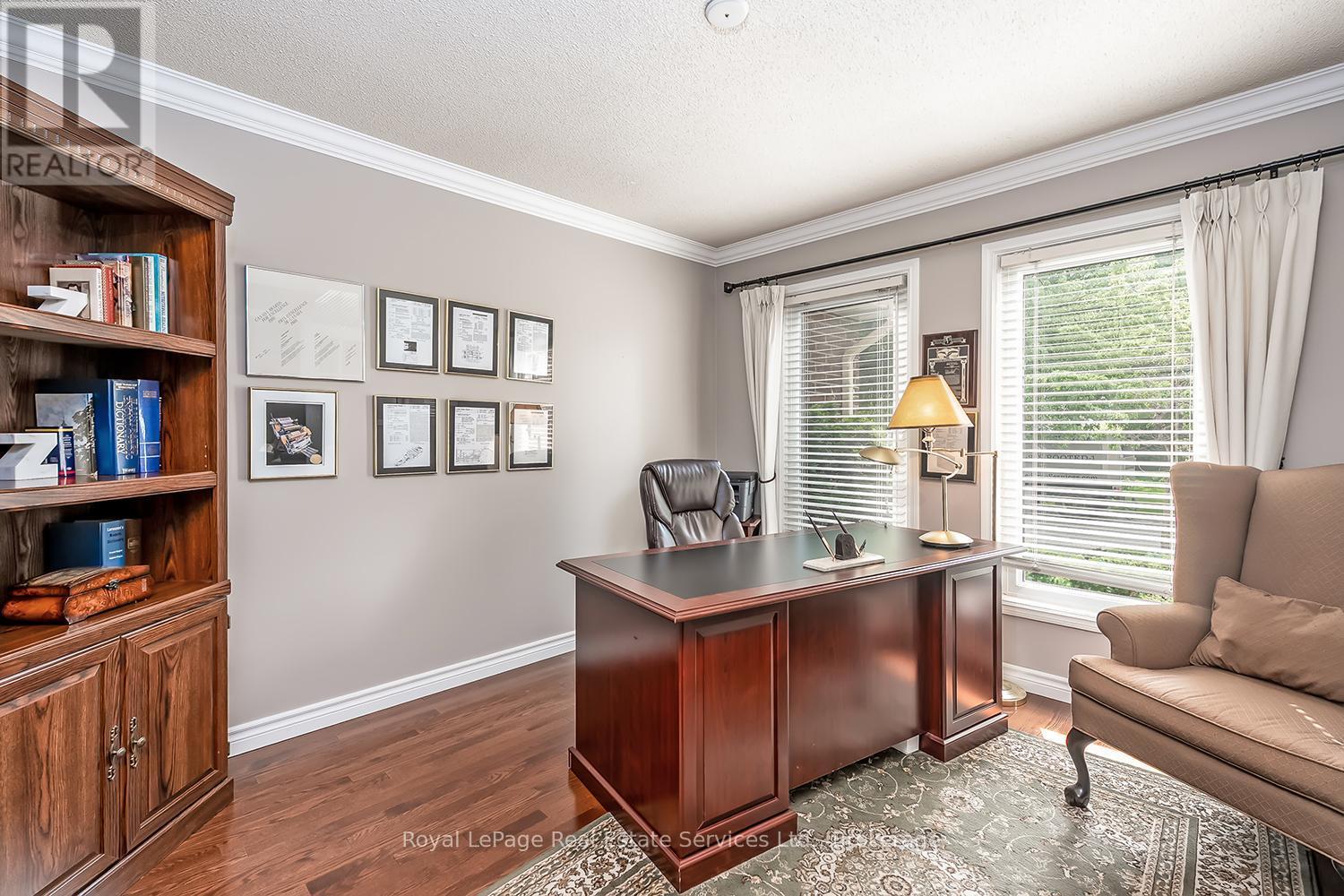 












435 LINDEN LANE

,
Oakville (FA Falgarwood),




Ontario
L6H3K2

