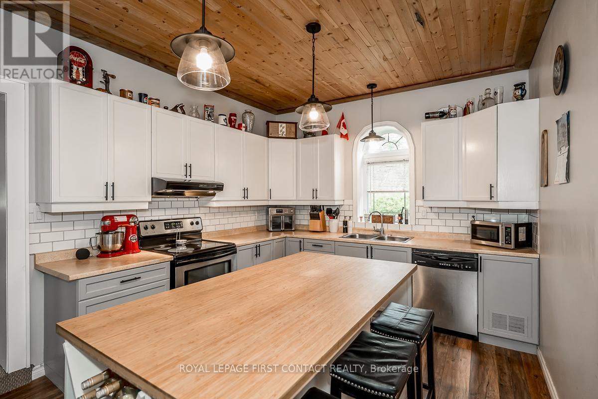 












7424 COUNTY RD 91 ROAD

,
Clearview,




Ontario
L0M1S0

