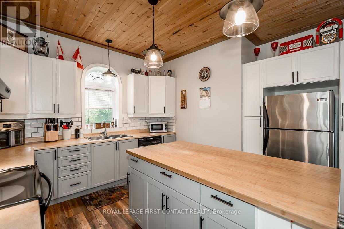 












7424 COUNTY RD 91 ROAD

,
Clearview,




Ontario
L0M1S0

