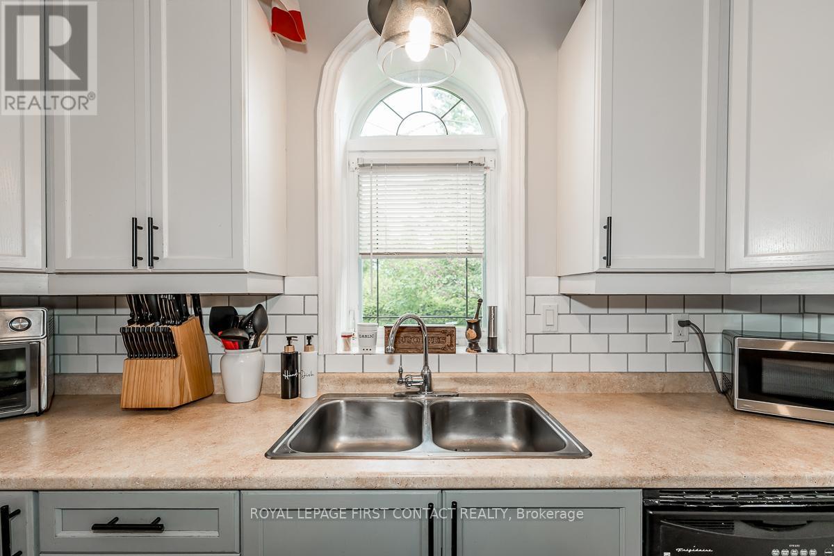 












7424 COUNTY RD 91 ROAD

,
Clearview,




Ontario
L0M1S0

