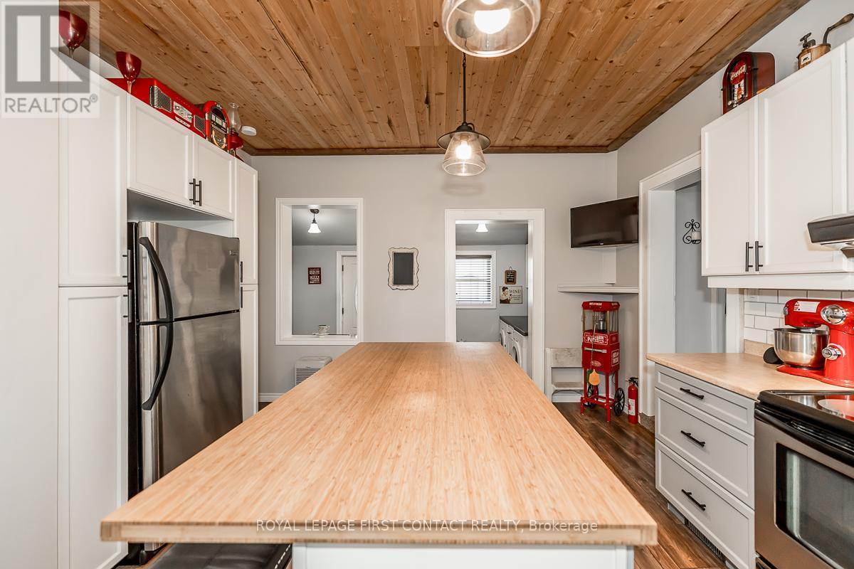 












7424 COUNTY RD 91 ROAD

,
Clearview,




Ontario
L0M1S0

