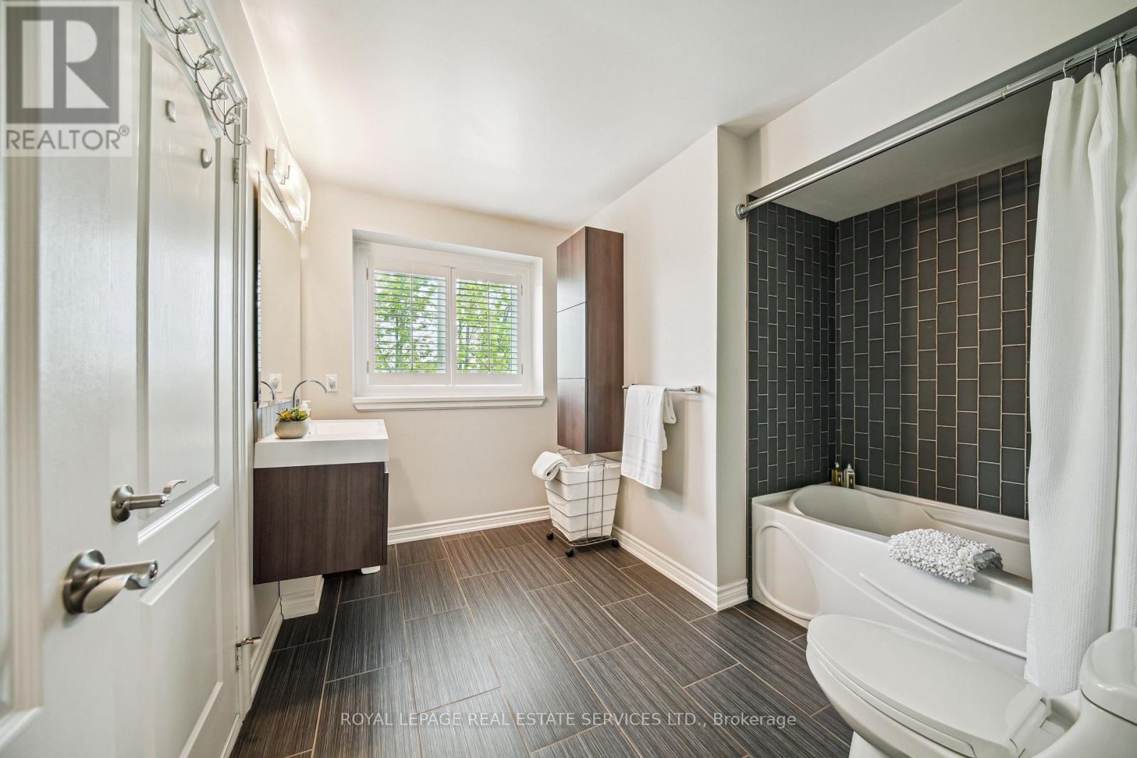












2114 NIGHTINGALE WAY

,
Oakville,




Ontario
L6M3R5

