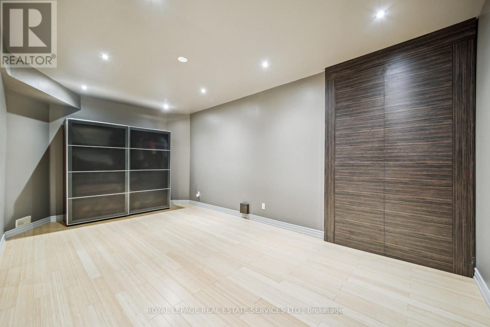 












2114 NIGHTINGALE WAY

,
Oakville,




Ontario
L6M3R5

