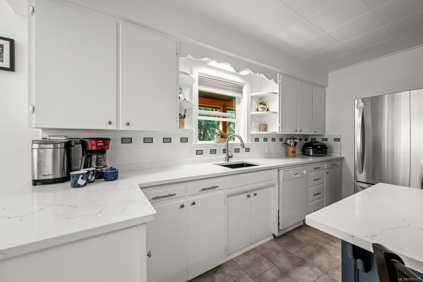 









6392


Island

Hwy North,
Courtenay,




BC
V9J 1T7

