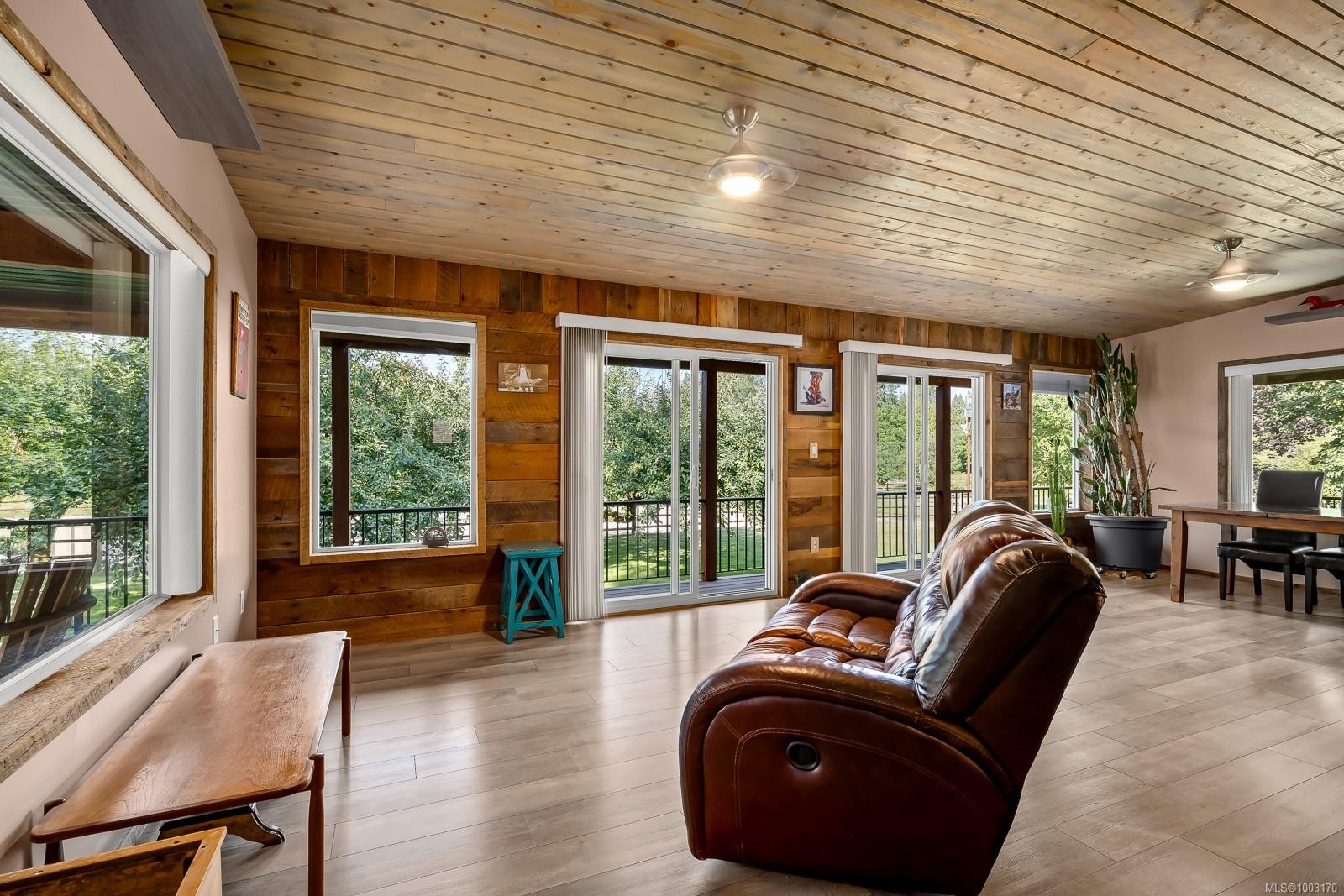 









6392


Island

Hwy North,
Courtenay,




BC
V9J 1T7

