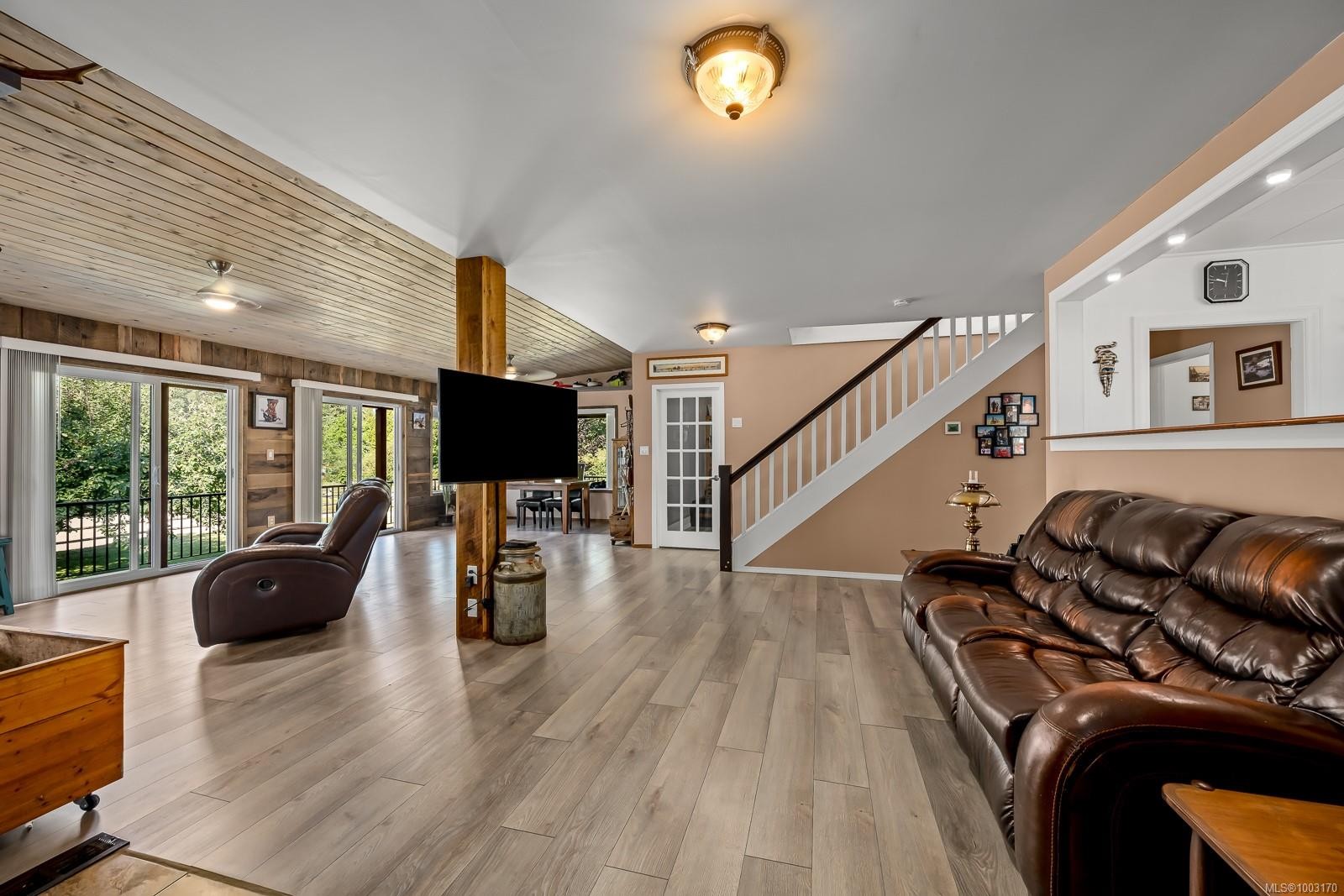 









6392


Island

Hwy North,
Courtenay,




BC
V9J 1T7

