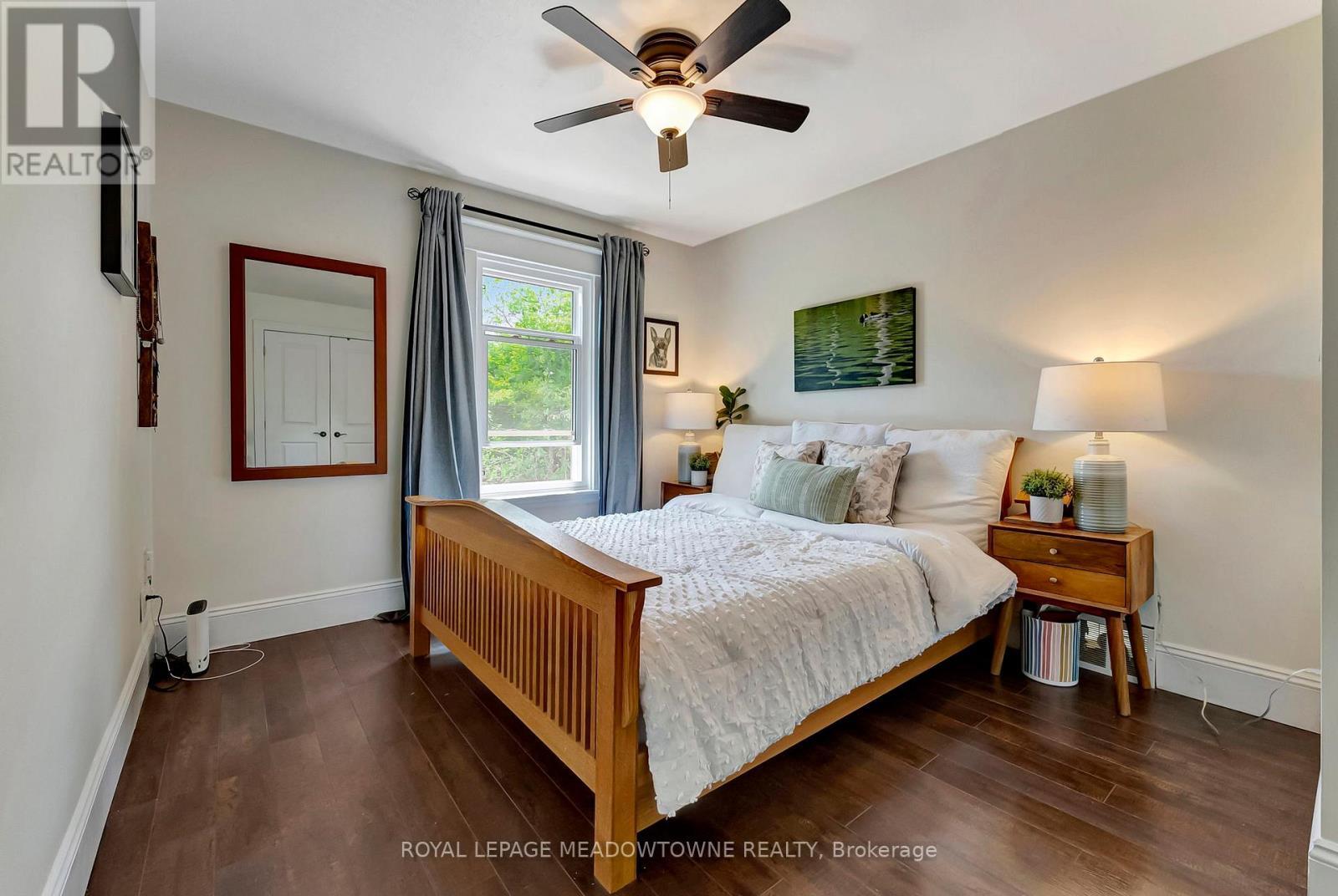












201 ROTHSAY AVENUE

,
Hamilton,




Ontario
L8M3G6

