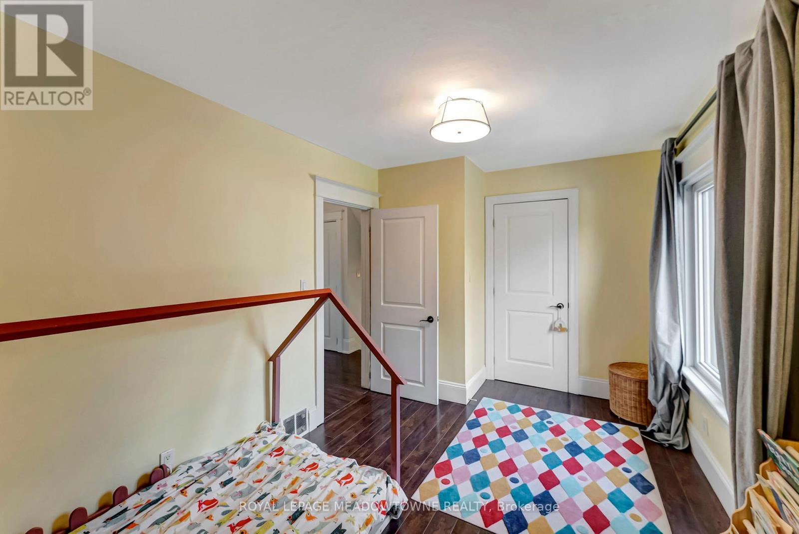 












201 ROTHSAY AVENUE

,
Hamilton,




Ontario
L8M3G6

