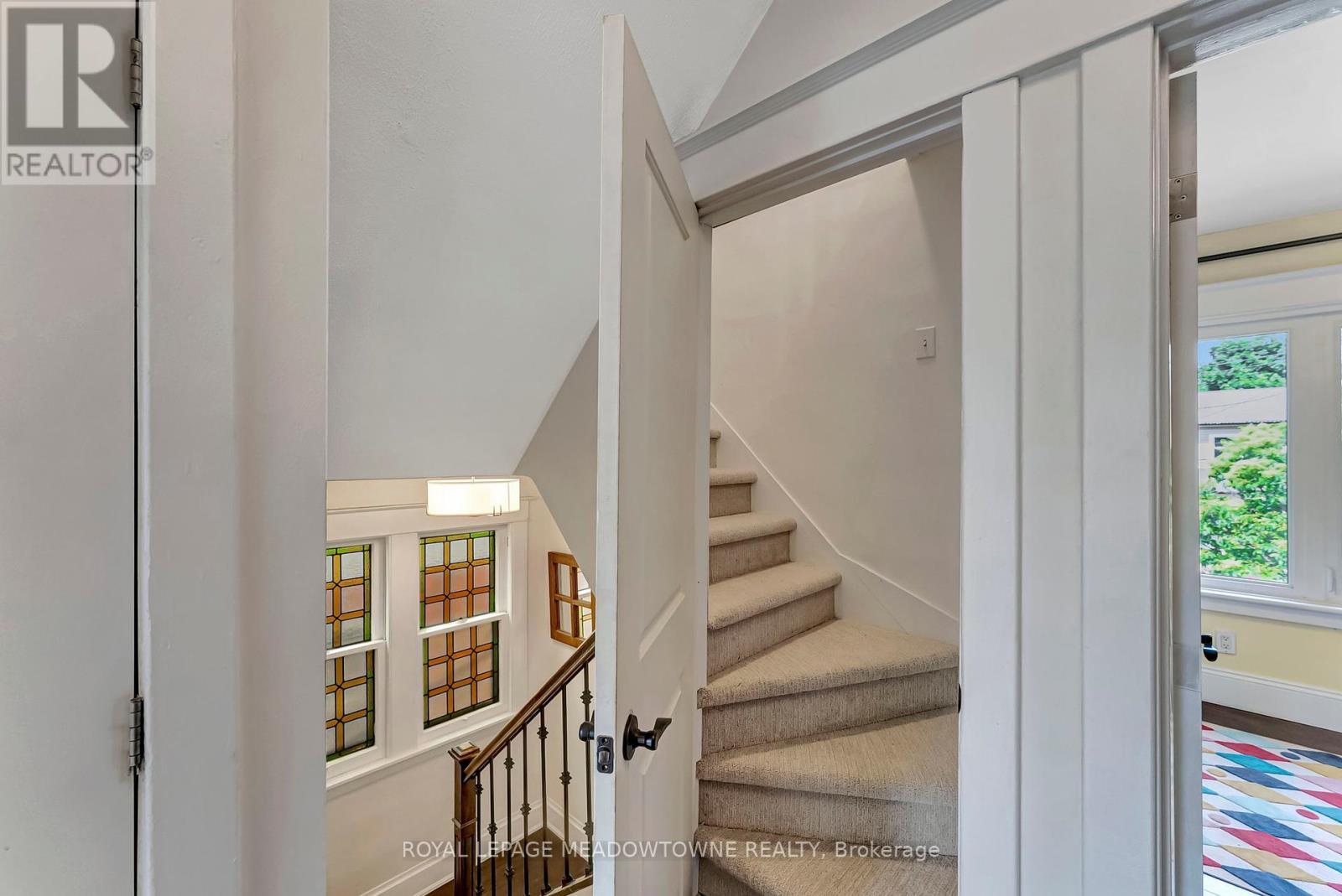 












201 ROTHSAY AVENUE

,
Hamilton,




Ontario
L8M3G6

