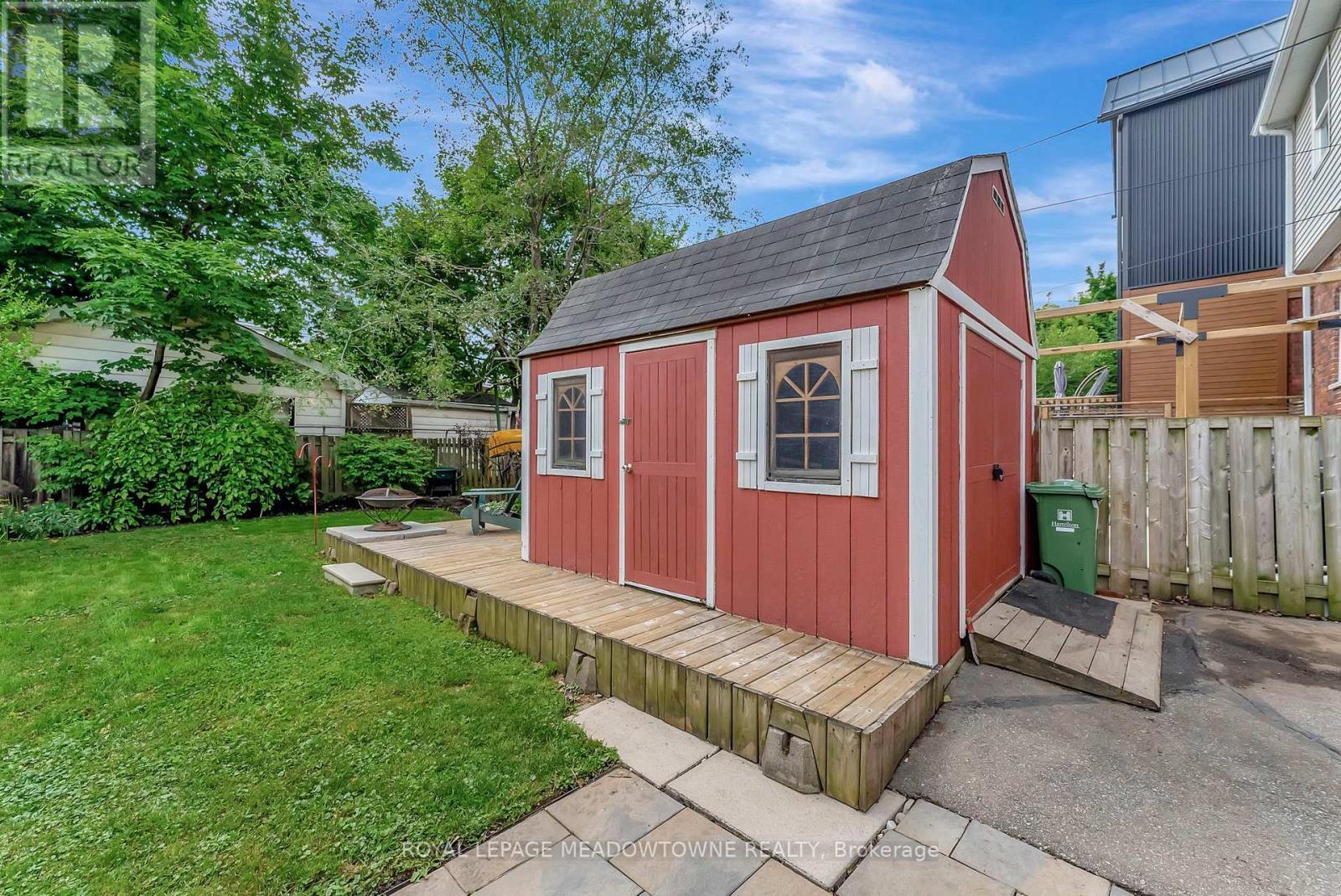 












201 ROTHSAY AVENUE

,
Hamilton,




Ontario
L8M3G6

