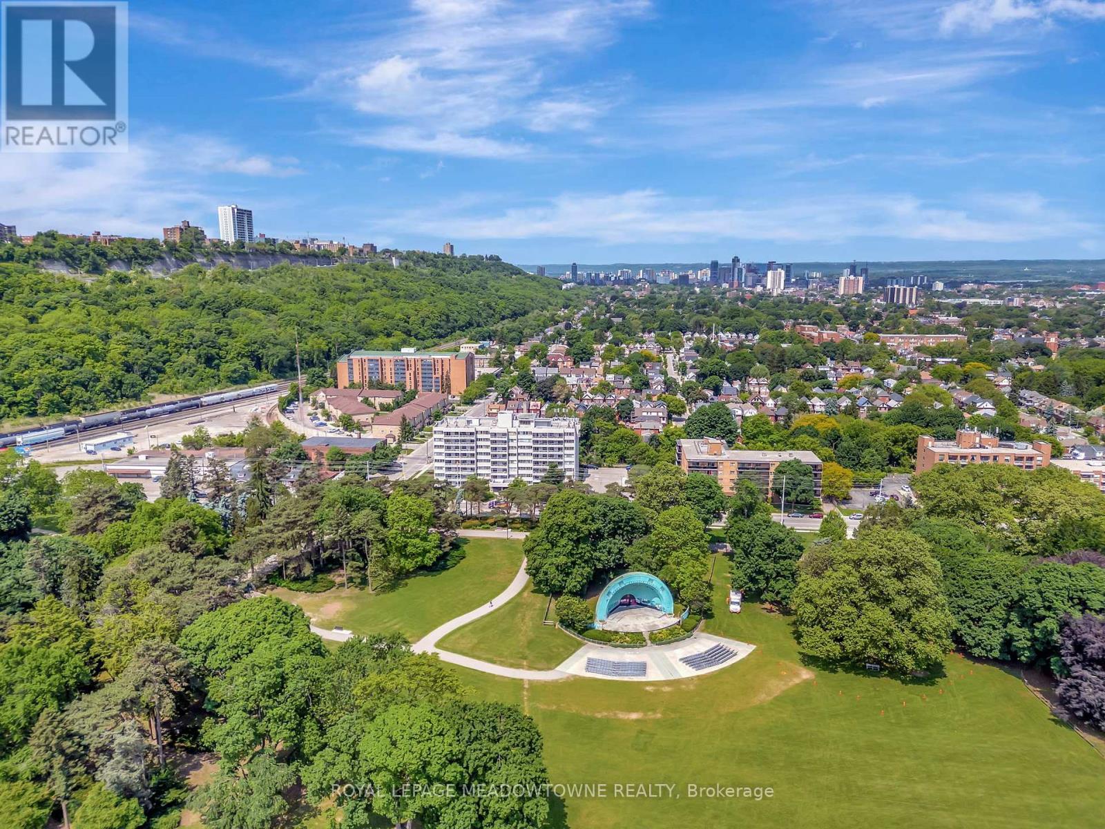 












201 ROTHSAY AVENUE

,
Hamilton,




Ontario
L8M3G6

