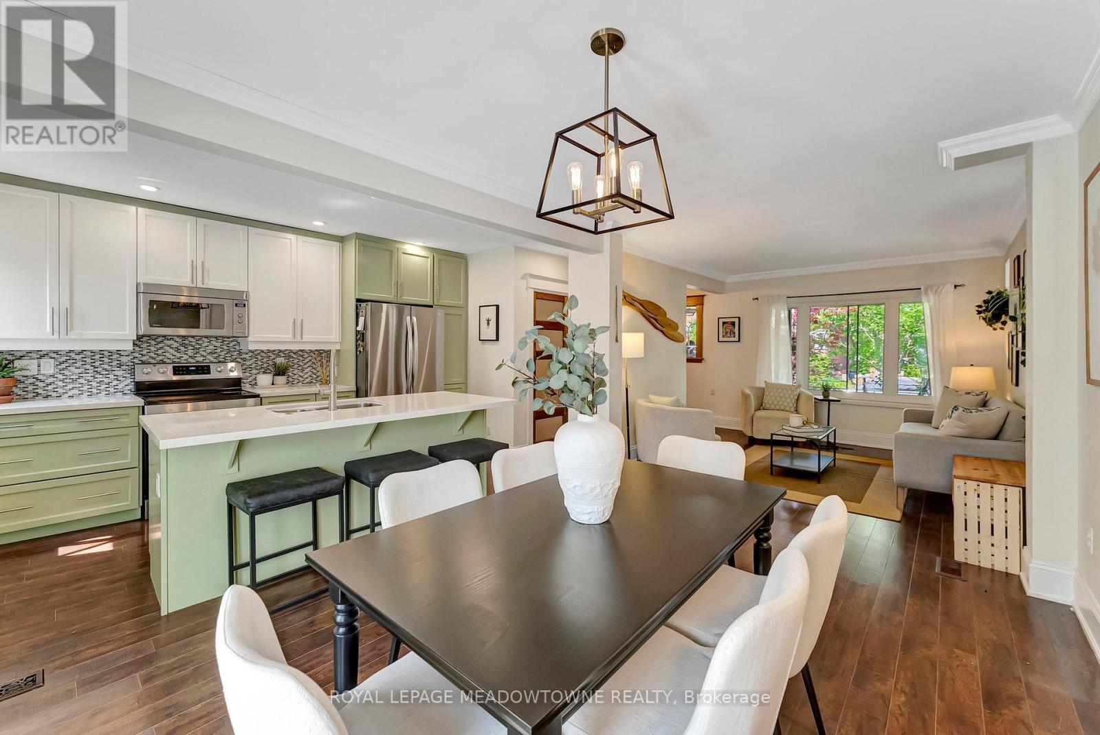 












201 ROTHSAY AVENUE

,
Hamilton,




Ontario
L8M3G6

