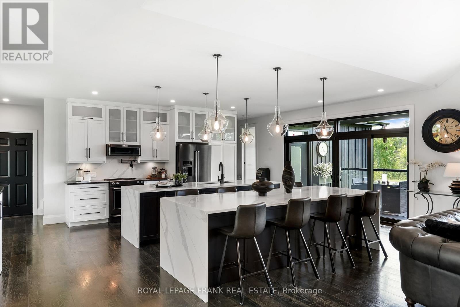 












3248 POGUE ROAD

,
Scugog (Port Perry),




Ontario
L9L1B6

