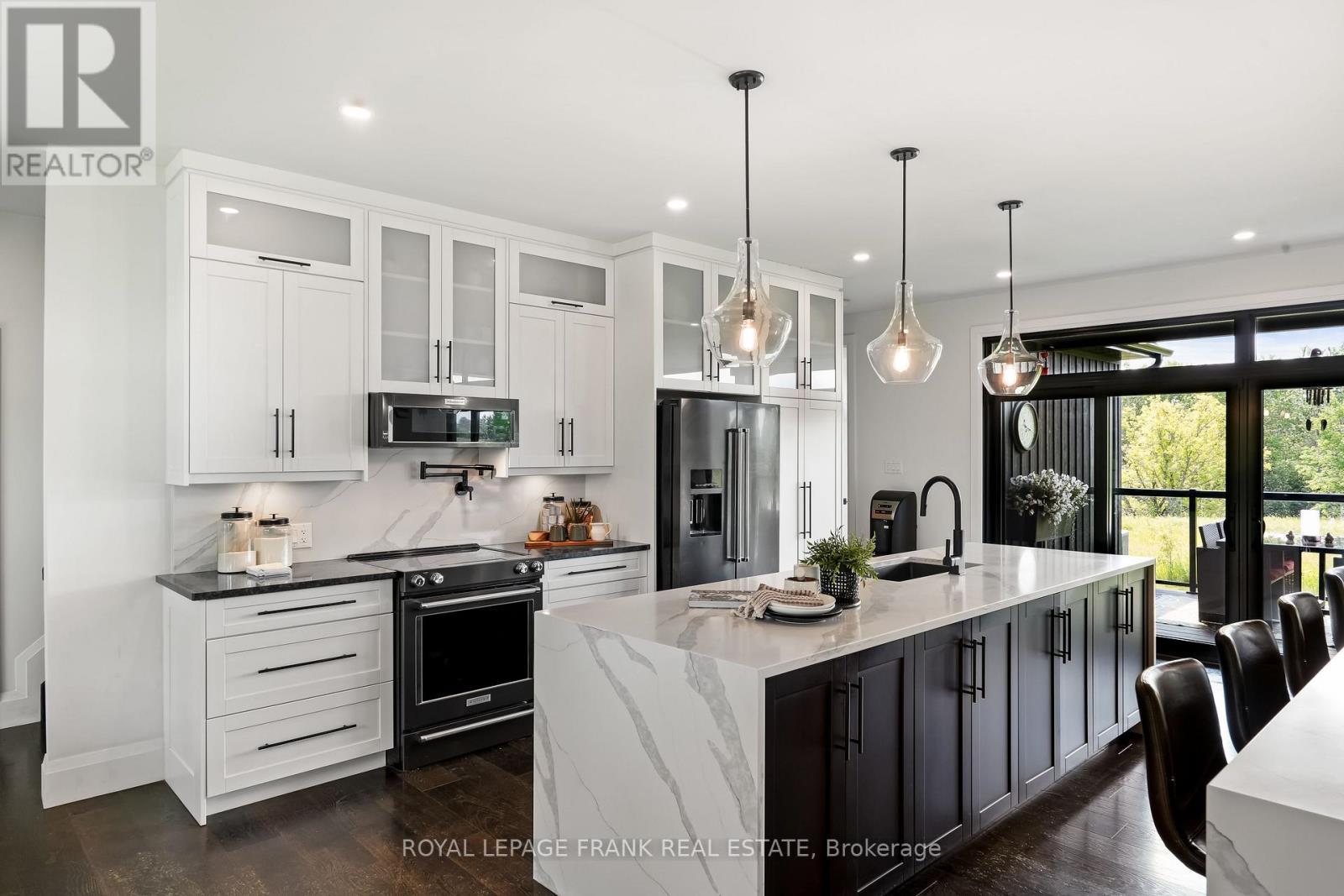












3248 POGUE ROAD

,
Scugog (Port Perry),




Ontario
L9L1B6

