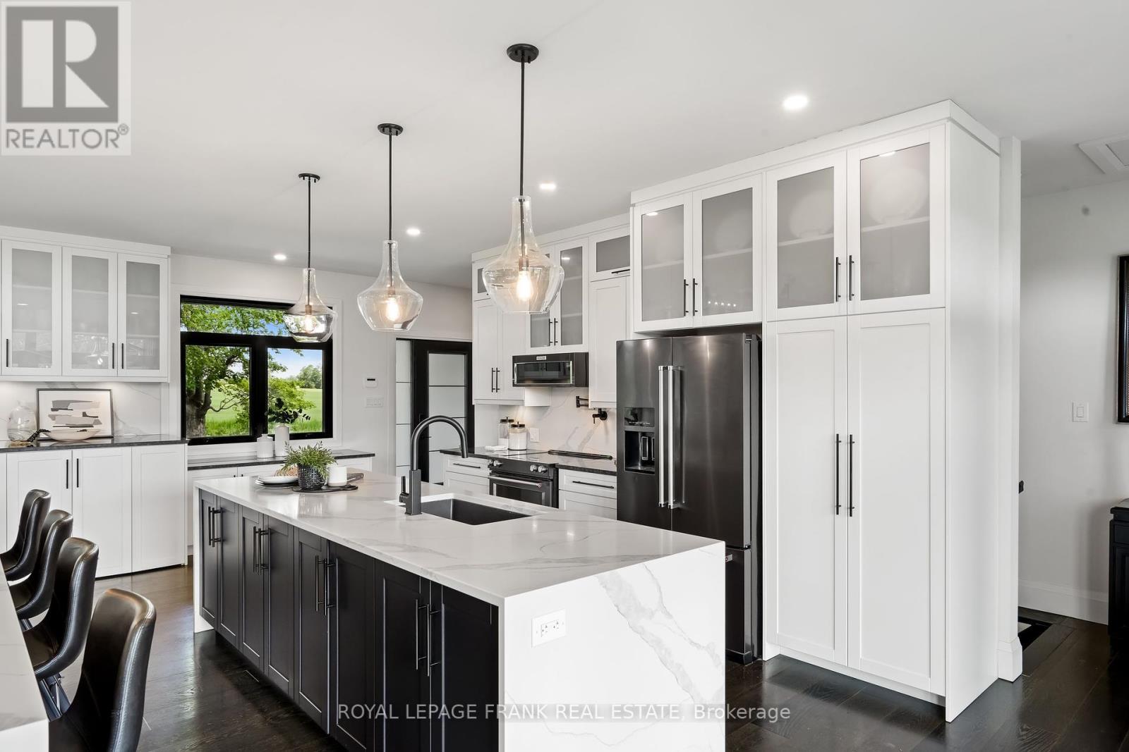 












3248 POGUE ROAD

,
Scugog (Port Perry),




Ontario
L9L1B6

