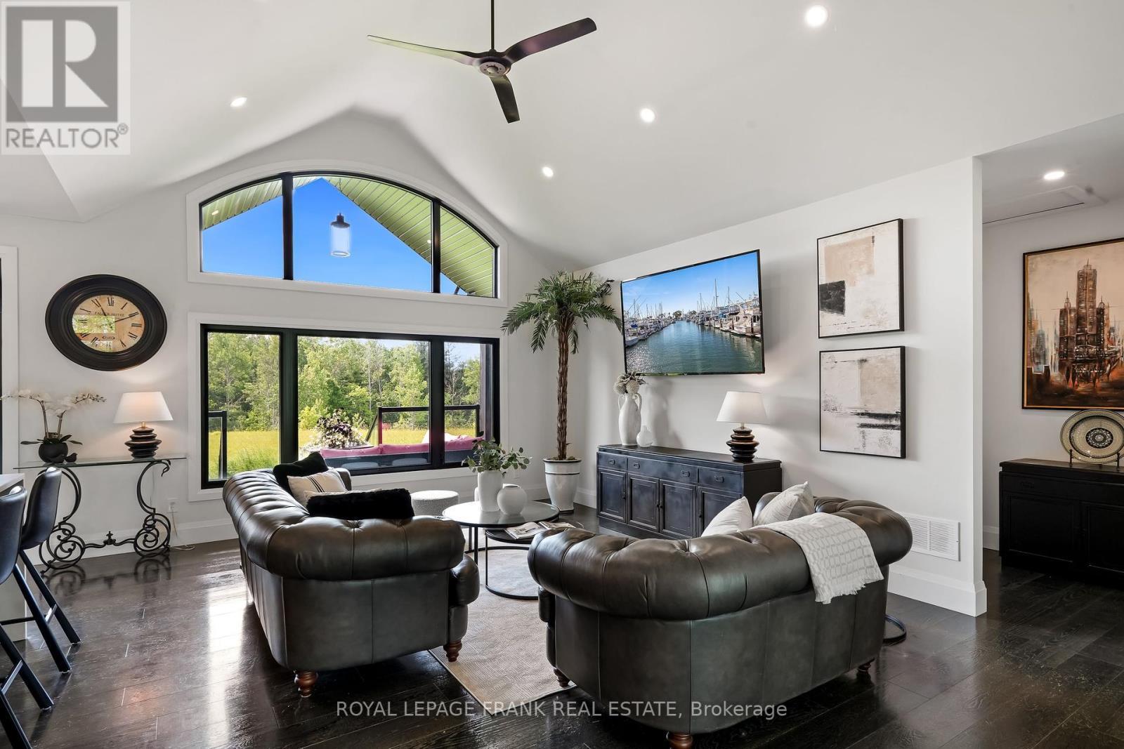












3248 POGUE ROAD

,
Scugog (Port Perry),




Ontario
L9L1B6

