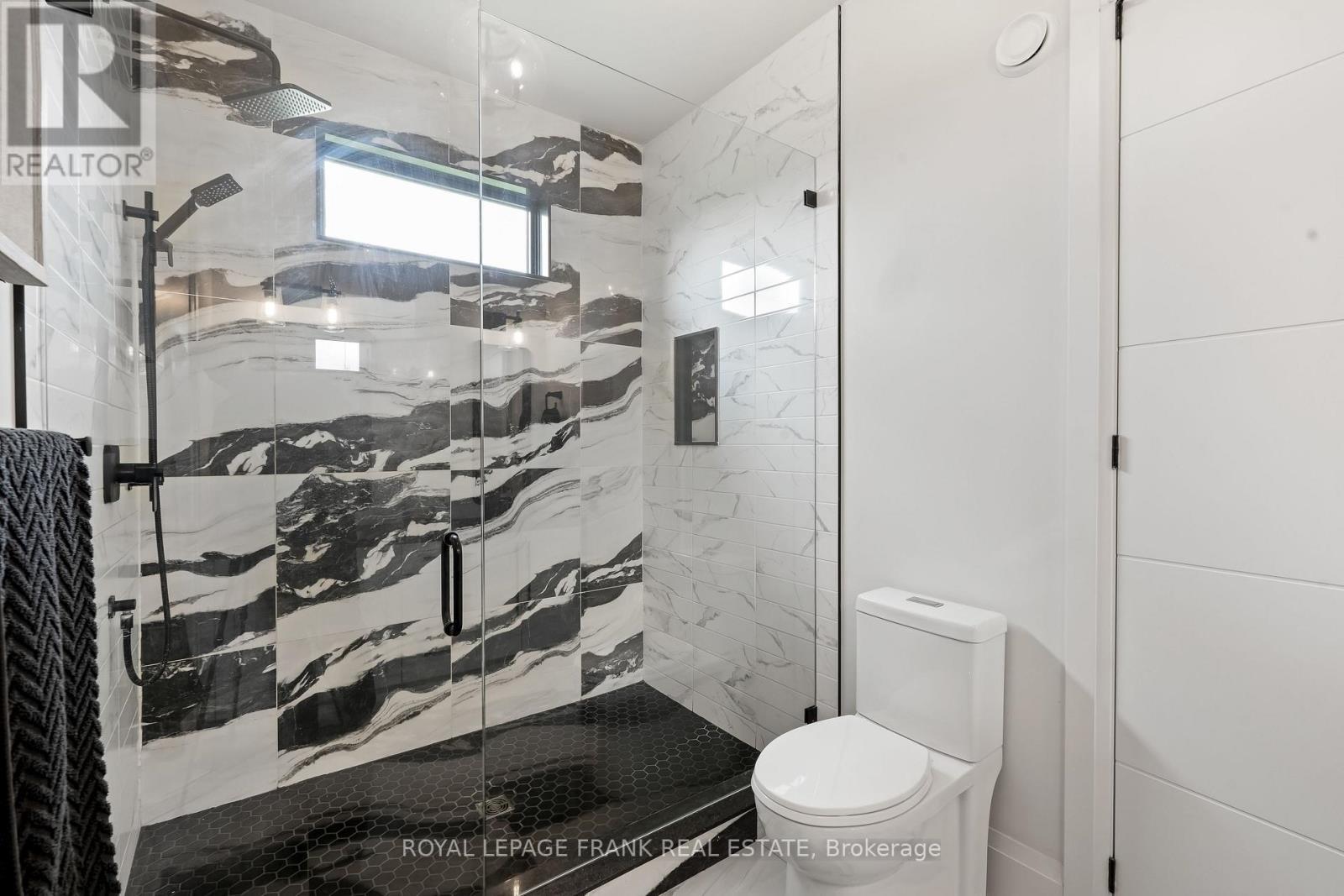 












3248 POGUE ROAD

,
Scugog (Port Perry),




Ontario
L9L1B6

