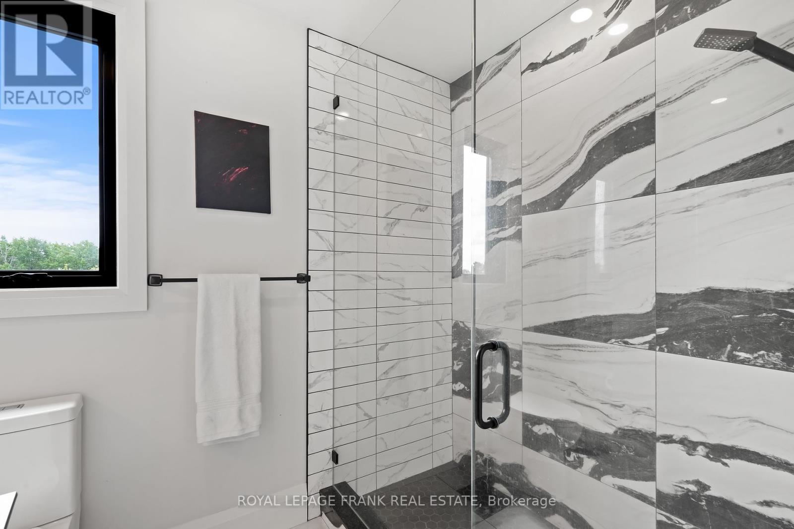












3248 POGUE ROAD

,
Scugog (Port Perry),




Ontario
L9L1B6

